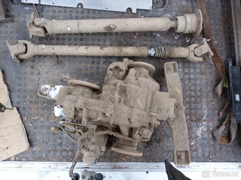 Suzuki Jimny FJ, Kardan, mezinápr. diferenciál,světla, kola