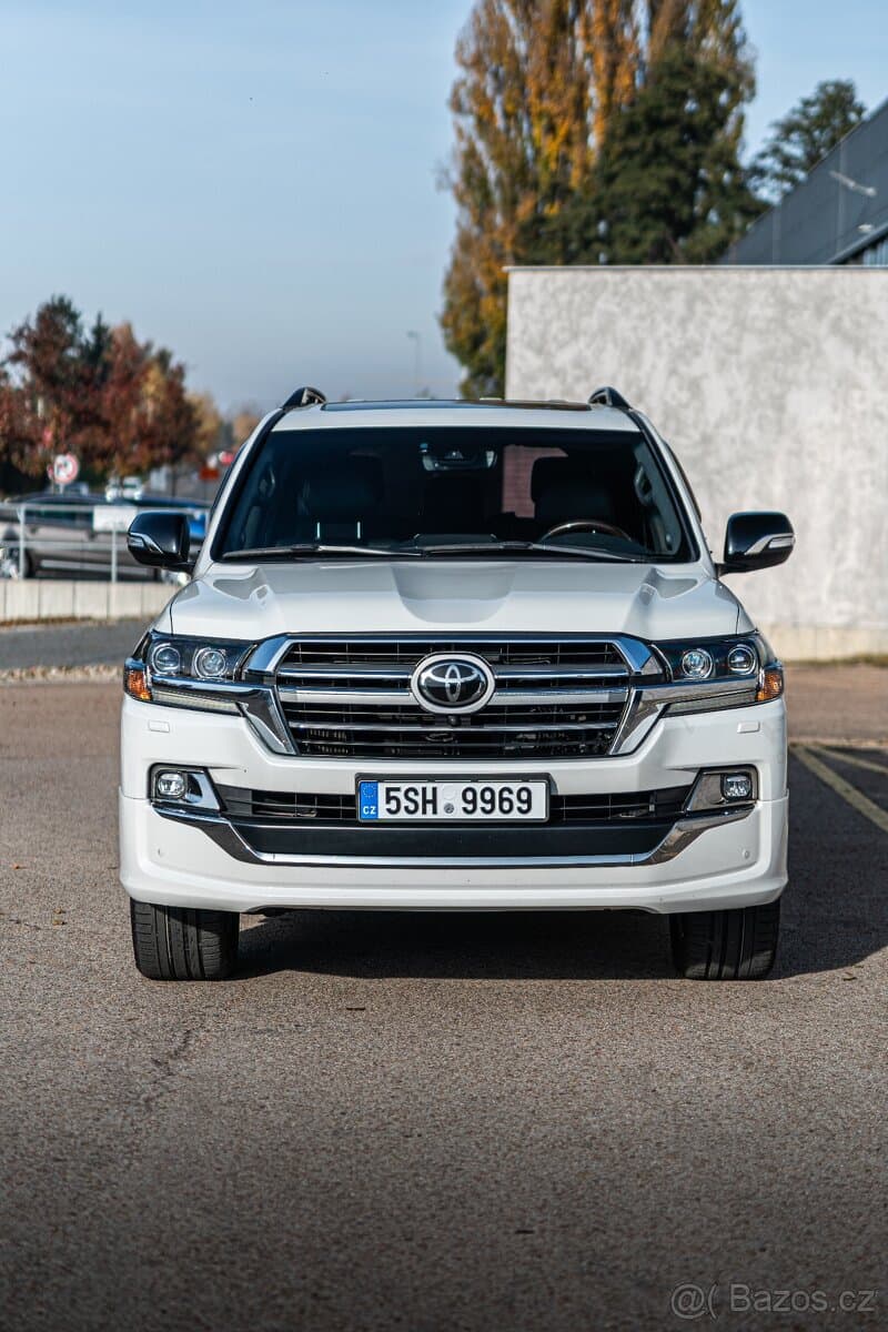 Toyota Land Cruiser 4.5 L V8 Executive Lounge