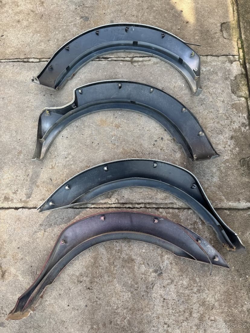 Plastové lemy / nástavce lemů Nissan Pickup / Navara D22