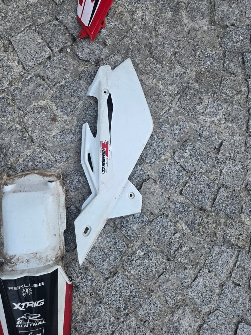 Plasty husqvarna 125 2007