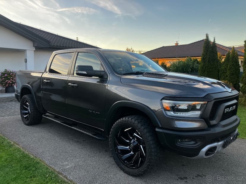 Dodge Ram 1500 Rebel 5.7 V8 HEMI 2019 - NEBOURANÝ