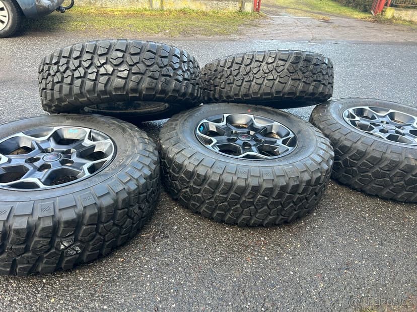 Jeep Wrangler Rubicon sada 255/75 r17 originál alukola