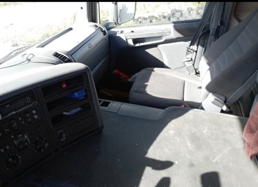 Scania odtahovka LkW