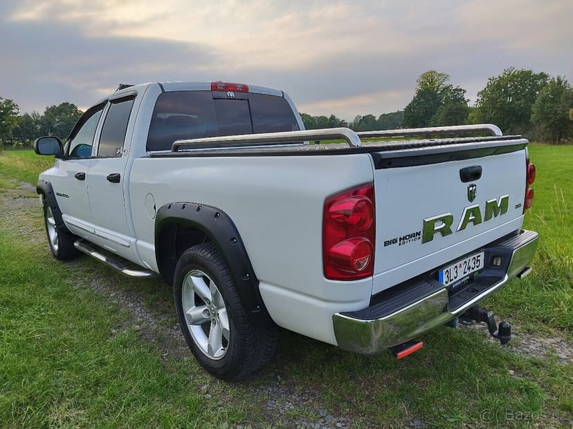 DODGE RAM 1500 Bighorn V8 HEMI 5,7