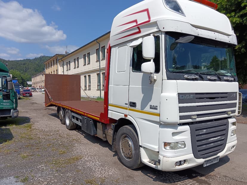 DAF XF 105.460 PŘEPRAVNÍK STROJŮ A VOZIDEL -14 T -