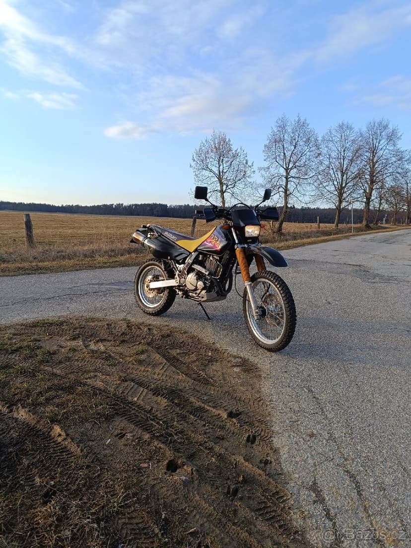 Suzuki DR 650 SE