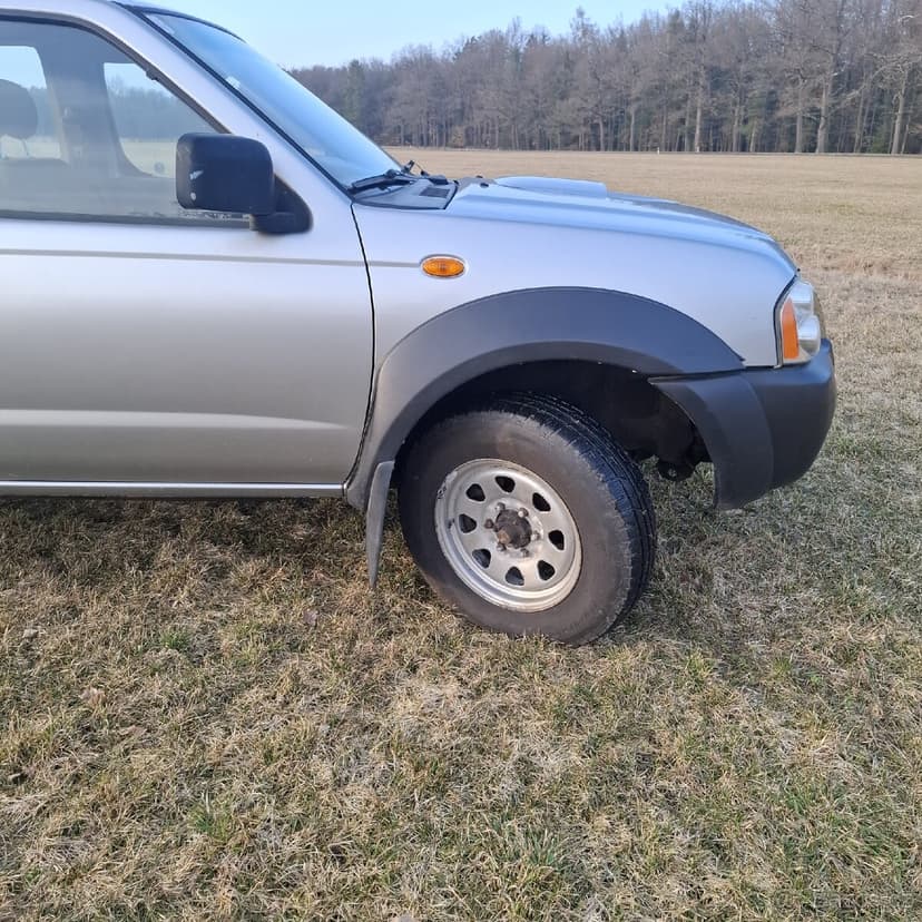 Nissan navara d22 r.v2004 najeto112tkm