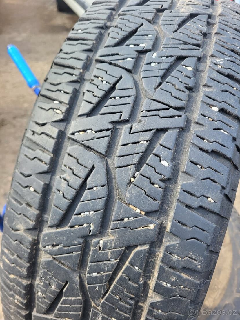 265 65 17" Bridgestone