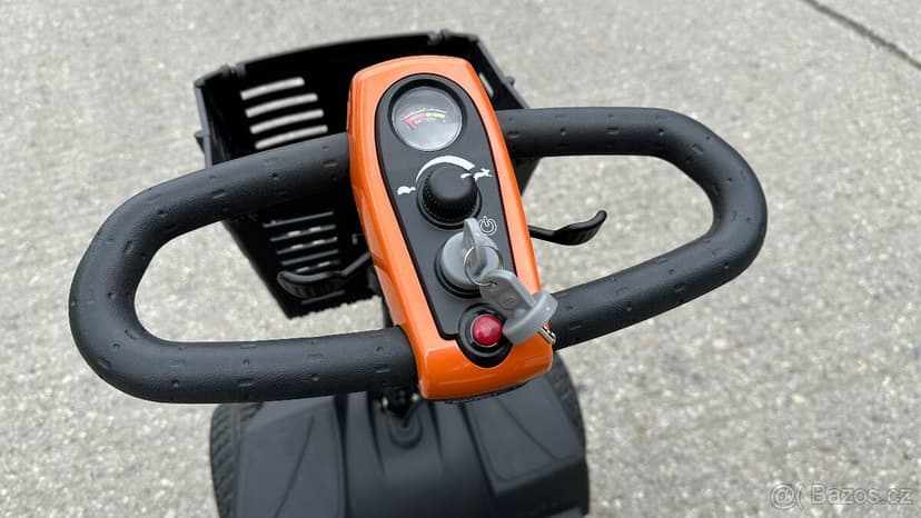 Malé elektrická čtyřkolka pro seniory