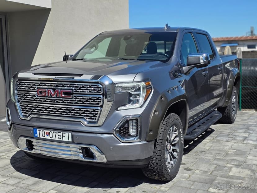 GMC Sierra 5.3L V8, 2021 AT4 výbava Full DPH