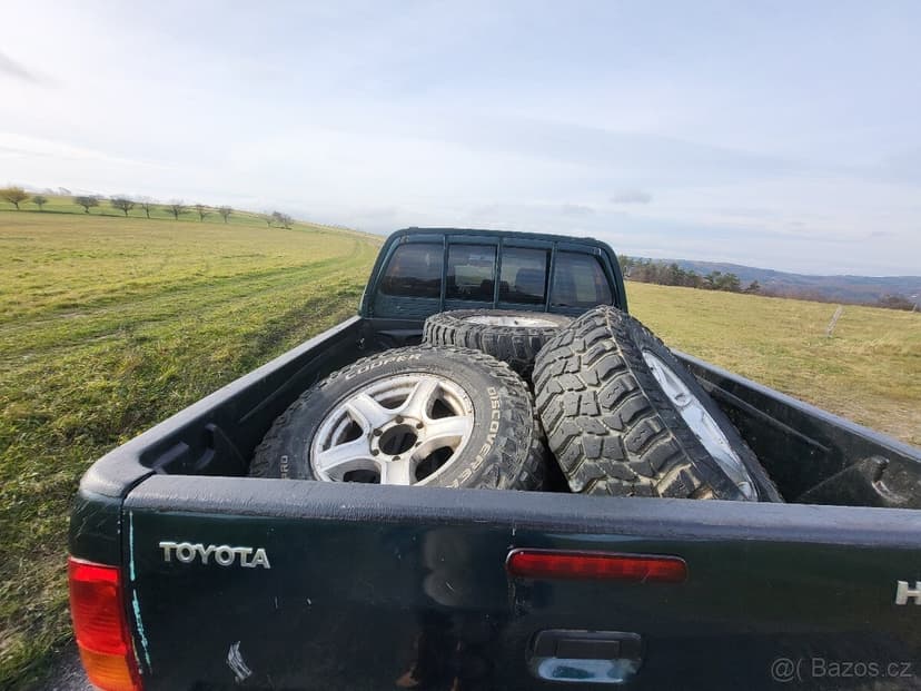Prodám Toyotu hilux 2.5 d4d 88kw 2008