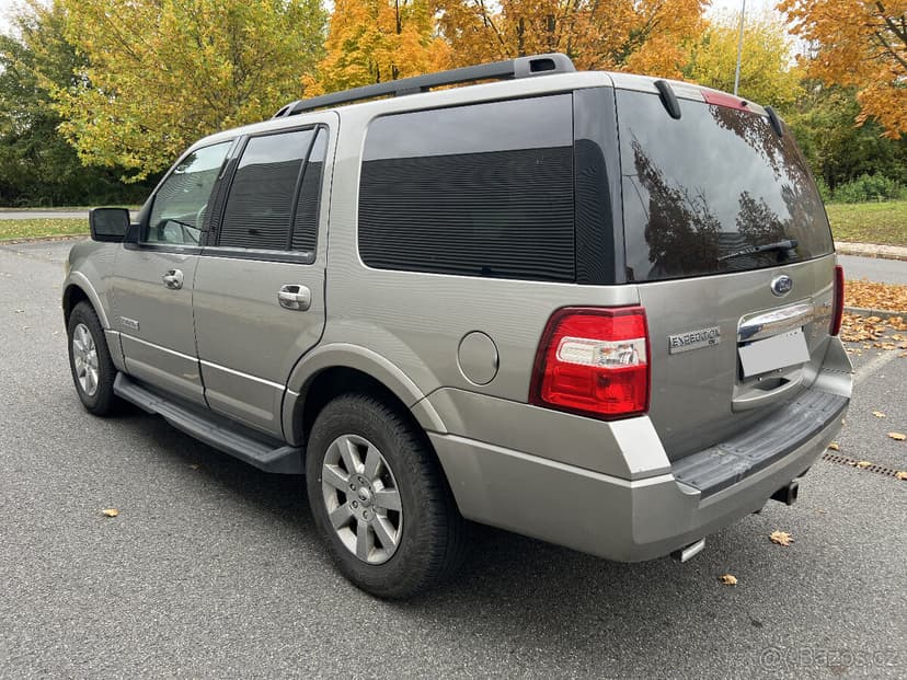 Ford Expedition XLT 5.4 V8, 67 000 km,1.majitel, 7 míst, 4x4