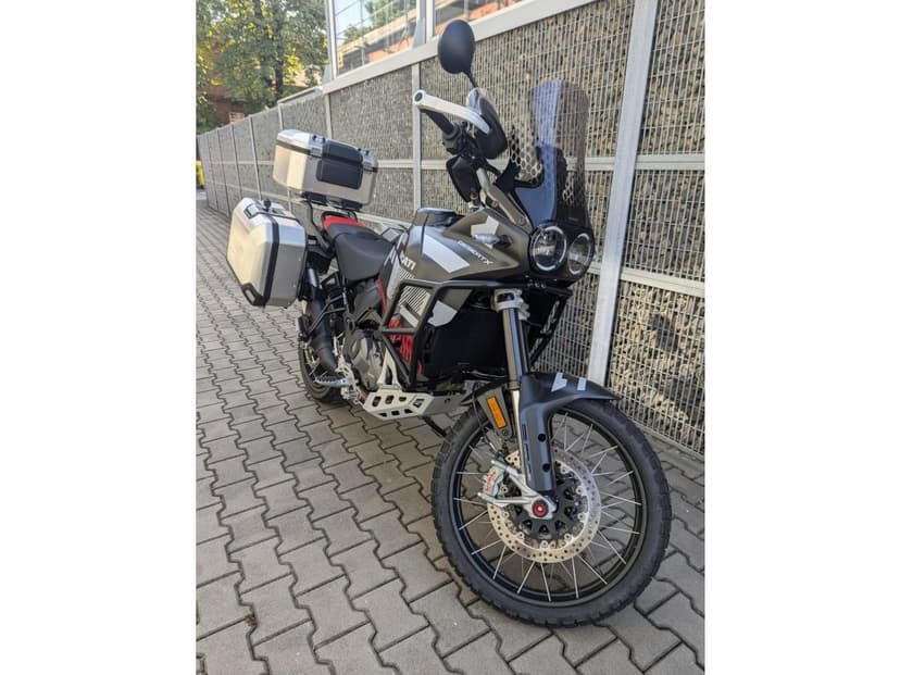 Ducati DesertX s cestovní výbavou sleva 150.000