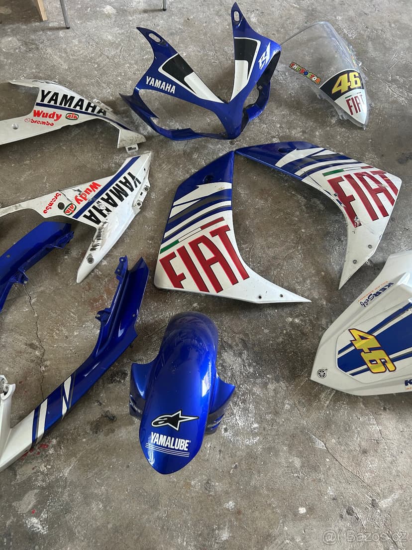 Prodám sadu kapot na Yamaha YZF R1 2008 (RN19)
