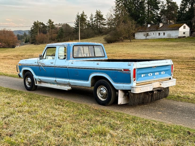 Ford F-250 1977 Supercab / 7.5l V8 / Automat