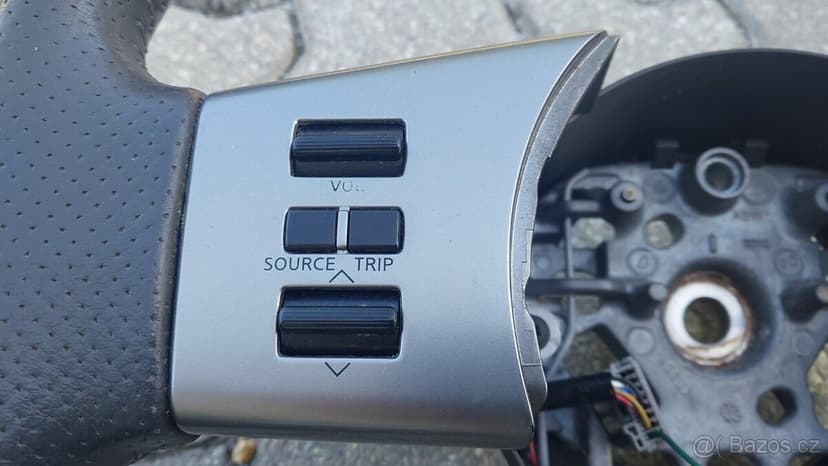 Nissan Pathfinder R51 –  Volant