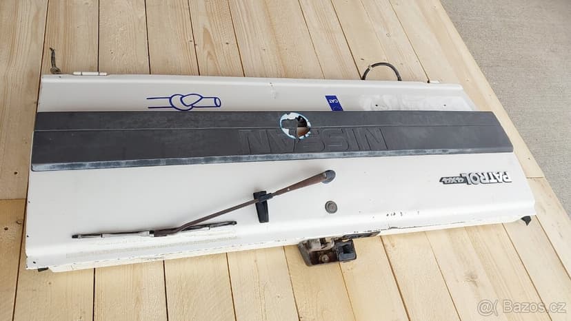 Nissan Patrol – Dveře výklopné bílé W260 7tis