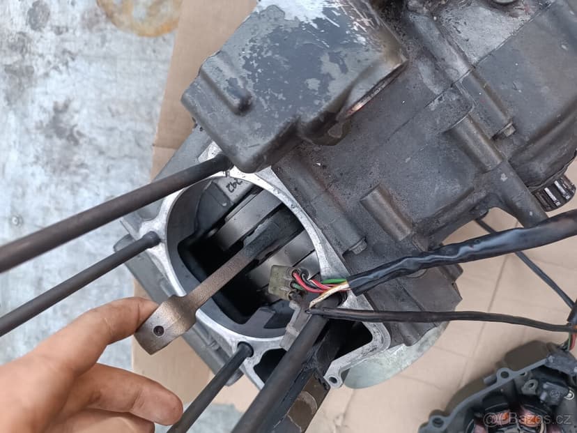 Husqvarna 510 spodek motoru