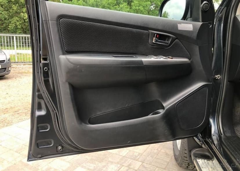 Toyota Hilux 2.5 D-4D nafta manuál 106 kw