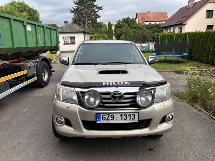 Toyota Hilux 3.0 4x4 manuál