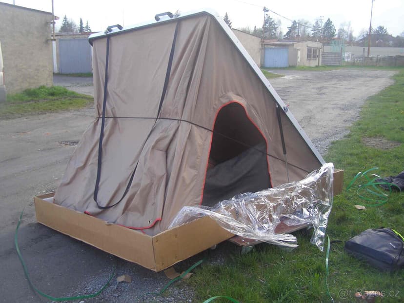 nový skořepinový střešní autostan