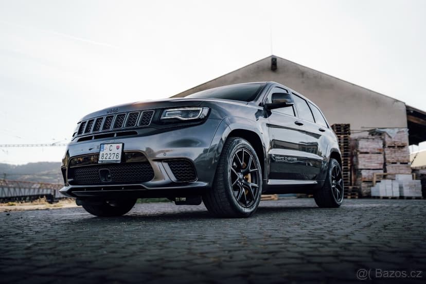 JEEP GRAND CHEROKEE TRACKHAWK 6.2 HEMI V8
