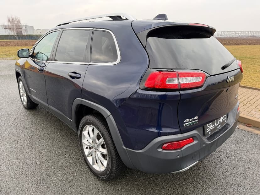 JEEP CHEROKEE 2.0 M-JET //2014 MANUÁL 4x4 XENON NAVI KŮŽE