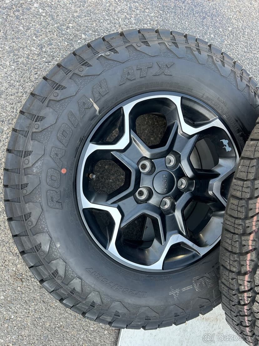 Jeep Wrangler nová alukola r17 celoroční pneu AT