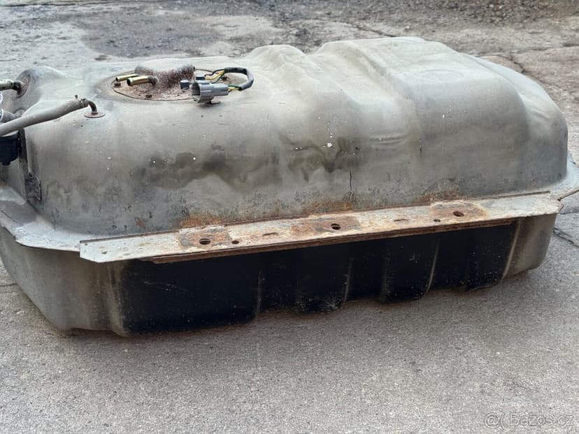 Palivová nádrž, tapecy, stahovačky Nissan Patrol Y61 / díly