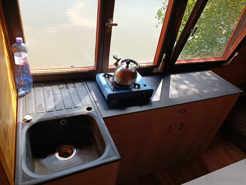 Mobilní chata s výklopnou terasou