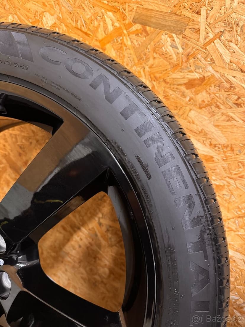 ORIG.LAND ROVER DEFENDER R22 275/45/22 NOVE