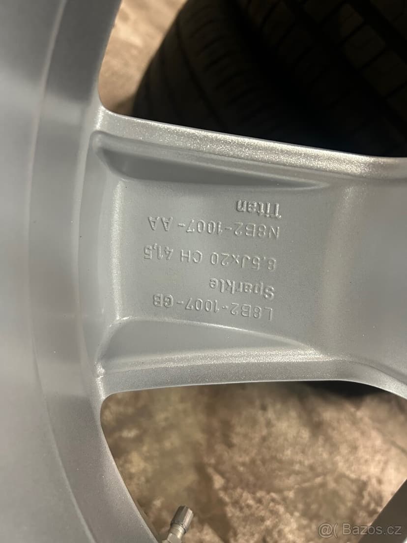 Land Rover Defender R20