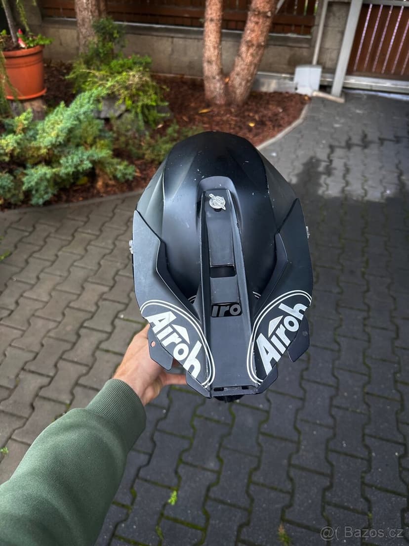 Airoh twist 2.0 helma