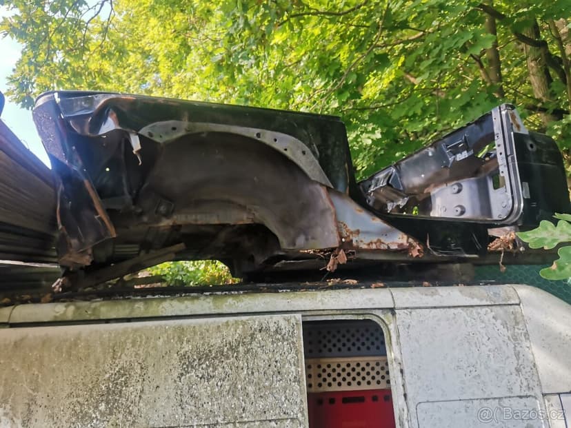 JEEP WRANGLER YJ - PRODÁM DVEŘE + LEMY BLATNÍKŮ + SKELET