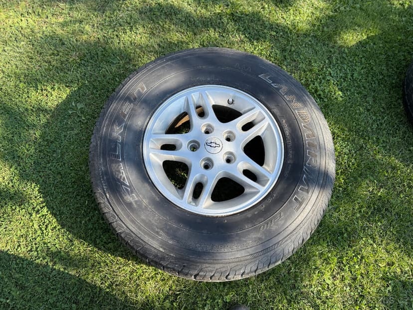 Prodám 16" alu kola s pneu Chryslet/Chevrolet
