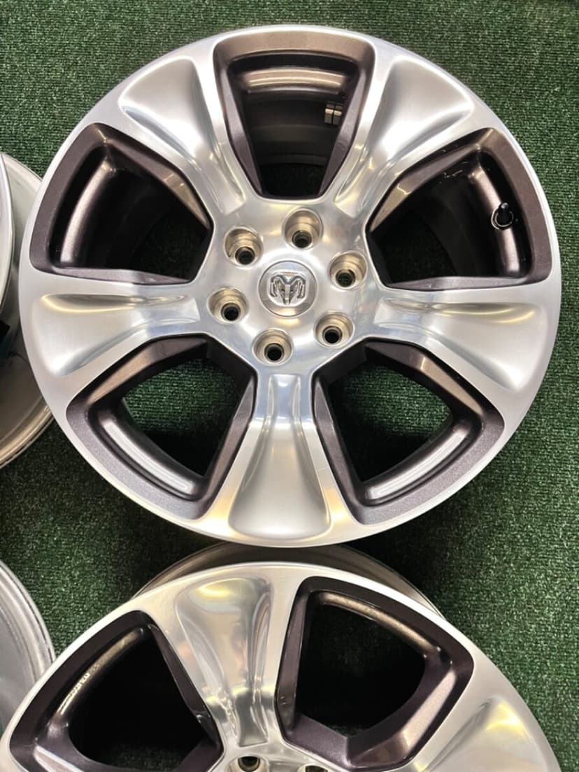 6x139.7 R20 Originál Dodge RAM 1500 model 2022 + senzory