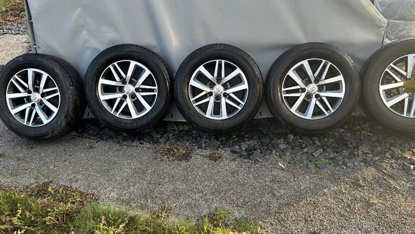 Hilux kola originál