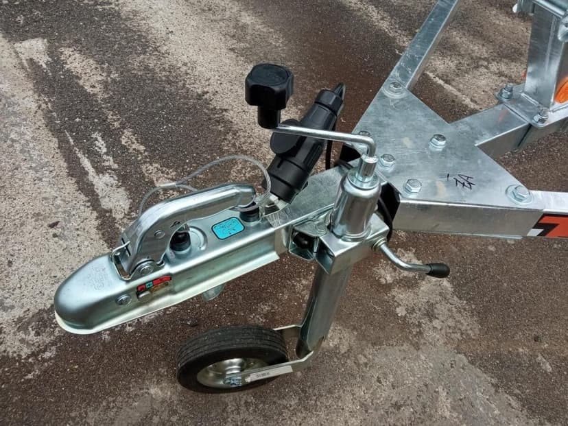 Přívěs Thomas BT-500L 500kg pro loď do 4,3m