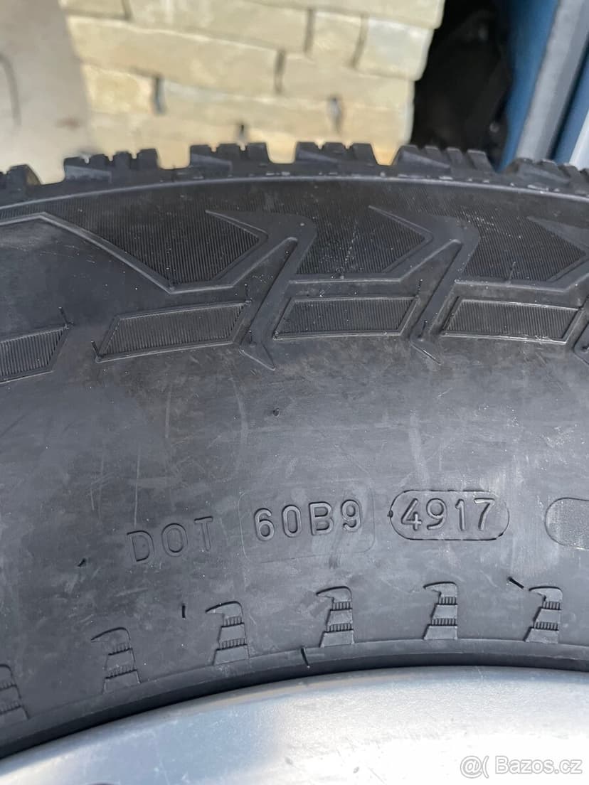 Prodám disky+pneu na jeep wrangler rubicon