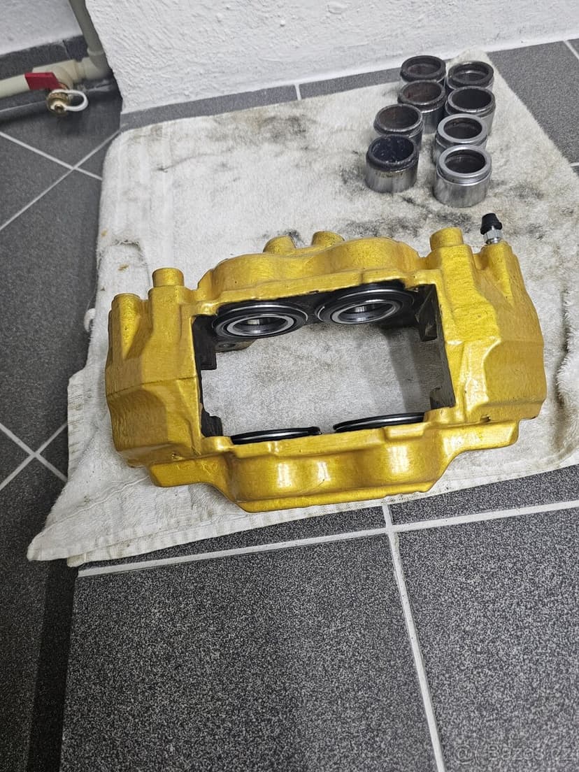 Toyota Land Cruiser J12 LC120 brzdové třmeny