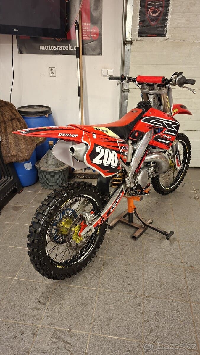 Honda cr 250 2t krasný stav nd díly