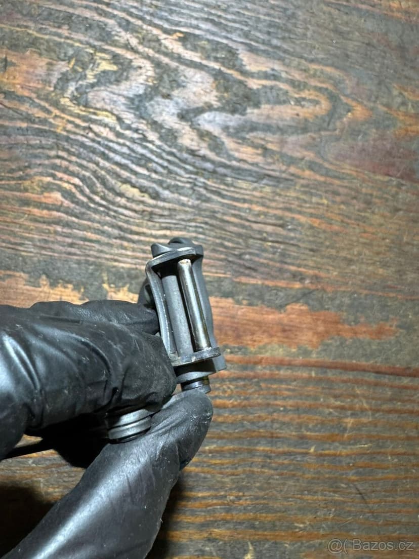 mechanismus výfukového ventilu zdvihátko válce suzuki rm 125