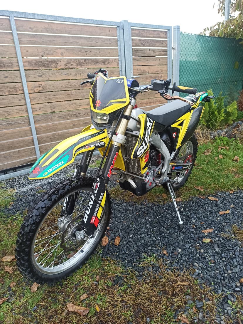 Suzuki RMZ 250 R.V.2015