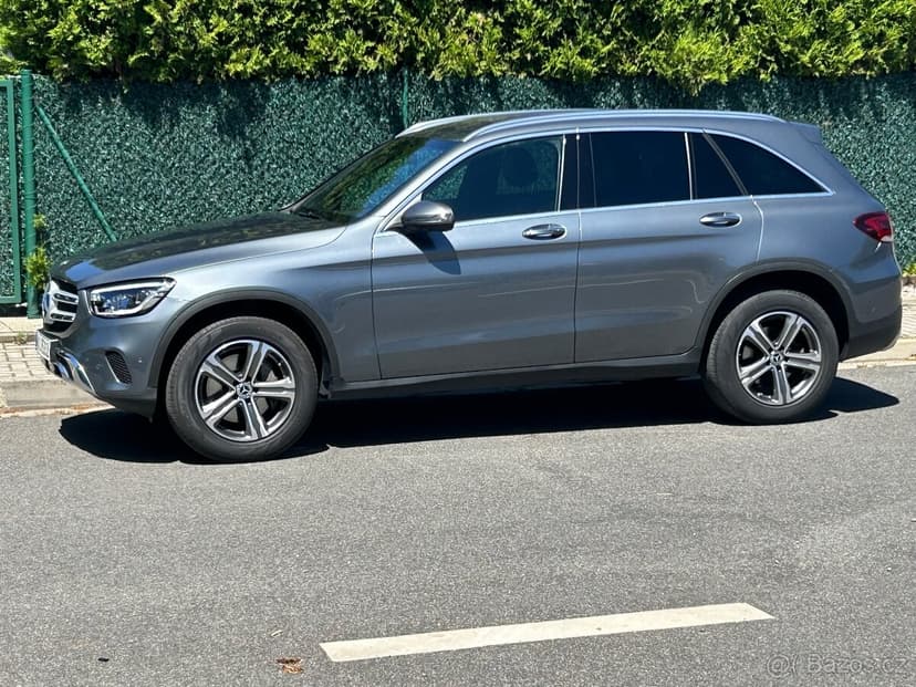 Mercedes-Benz GLC 300 195kw 4MATIC 9g r.v. 2019 ČR 1maj DPH