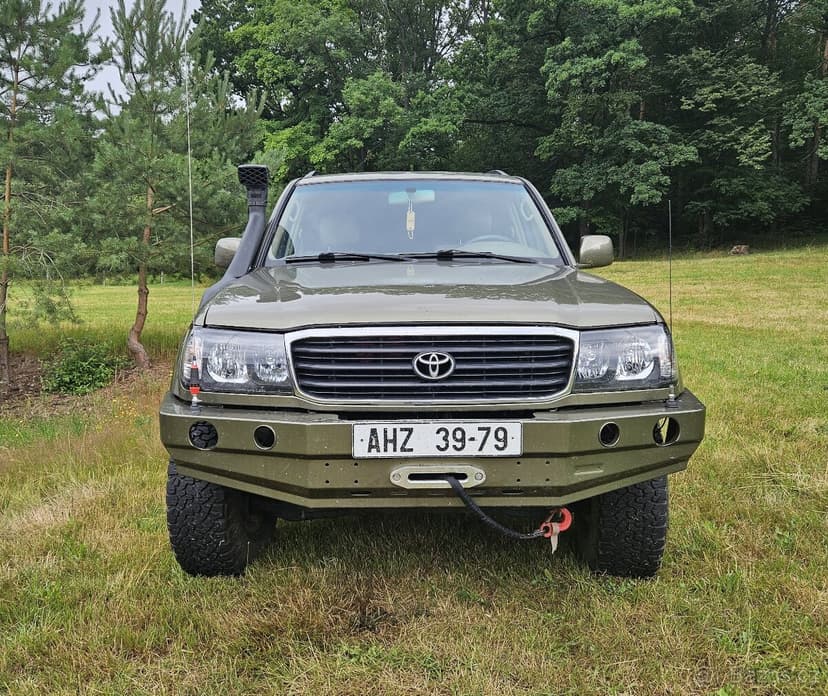 TOYOTA Land Cruiser 100