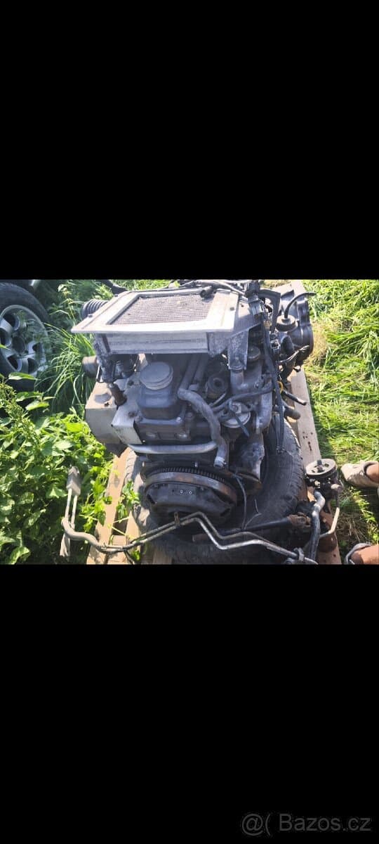 Motor nissan D22 76kw, převodovka, rozvodovka, řízení atd