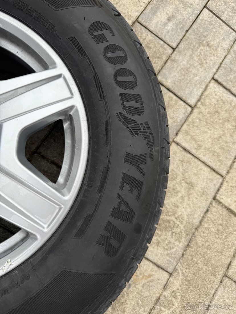 Prodej kol VW Amarok s pneu