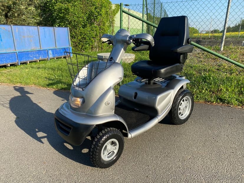 Čtyřkolový elektrický skútr pro seniory Afikim