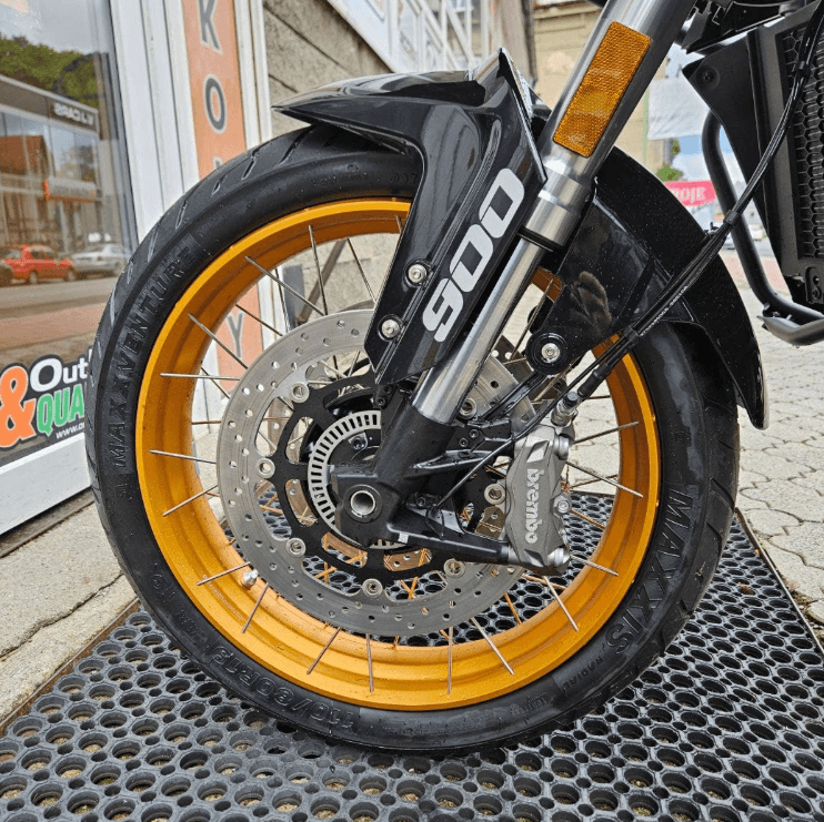 QJ Motor SRT 900 SX, kufry ZDARMA, SKLADEM