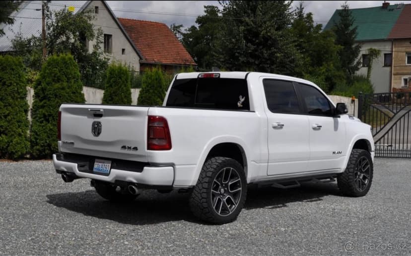 Dodge RAM 1500 LARAMIE 5.7 HEMI 2021 VIN: 1C6SRFJT1MN632614